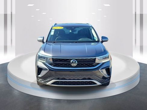 Used 2023 Volkswagen Taos SE w/ Black Wheel Package FWD image 2