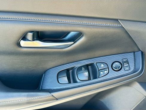 Used 2024 Nissan Sentra SV FWD image 17