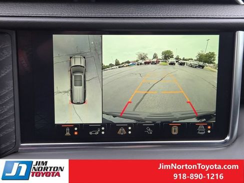 Used 2024 GMC Yukon Denali w/ Advanced Technology Package AWD/4WD image 21