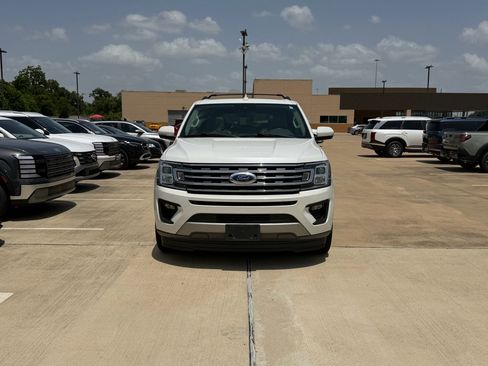 Used 2020 Ford Expedition Max XLT w/ Equipment Group 202A RWD image 2