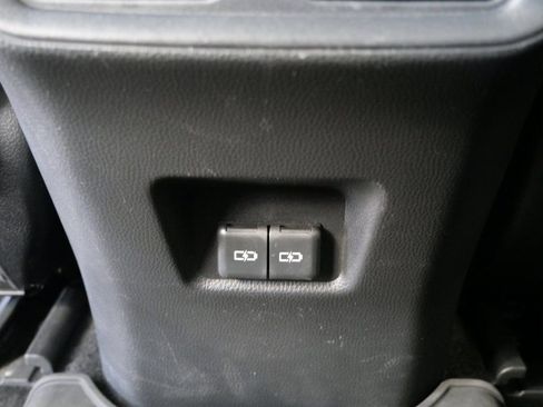 Used 2022 Toyota RAV4 XLE w/ Convenience Package image 32