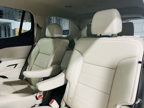 Used 2021 GMC Acadia Denali image 29