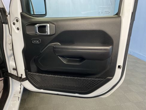 Certified 2020 Jeep Wrangler Sport image 35