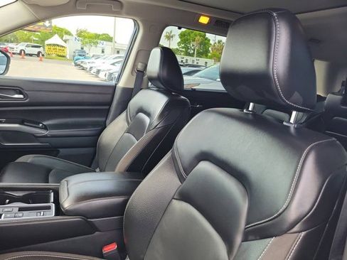 Certified 2024 Nissan Pathfinder SL w/ SL Premium Package FWD image 19