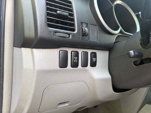 Used 2006 Toyota 4Runner SR5 AWD/4WD image 56