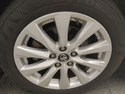 Used 2019 Toyota Camry LE FWD image 31