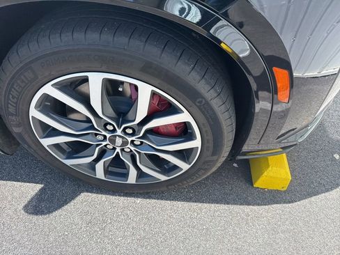 Used 2024 Cadillac XT6 Sport w/ Technology Package image 3