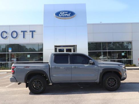 Used 2022 Nissan Frontier PRO-4X w/ Pro-4X Premium Package AWD/4WD image 17