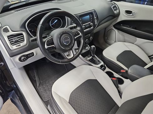 Used 2018 Jeep Compass Latitude image 16