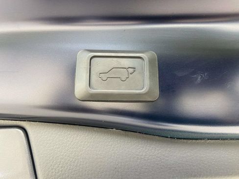 Used 2025 Toyota RAV4 XLE w/ Convenience Package FWD image 9