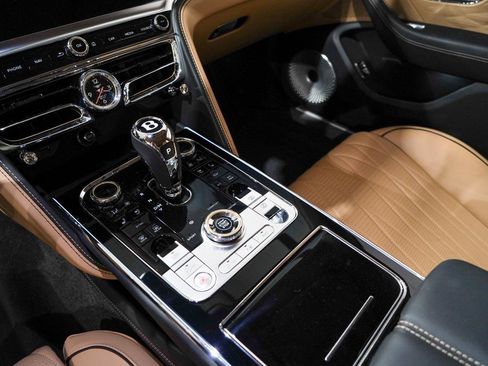 Used 2022 Bentley Flying Spur V8 image 12