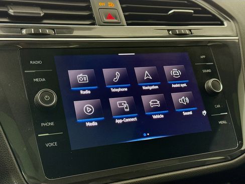 Certified 2023 Volkswagen Tiguan SE R-Line image 16