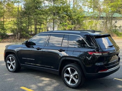 Used 2023 Jeep Grand Cherokee Limited w/ Luxury Tech Group II AWD/4WD image 8
