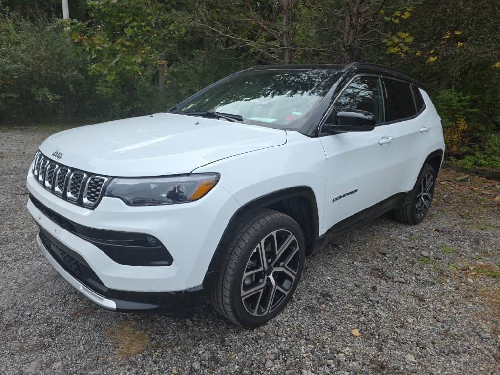 Used 2025 Jeep Compass Limited w/ Elite Group AWD/4WD image 3