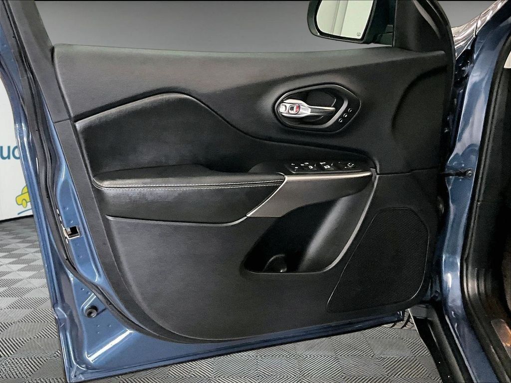 Used 2020 Jeep Cherokee Limited AWD/4WD image 9