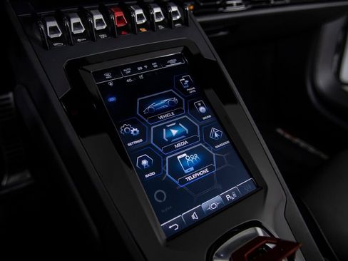 Used 2020 Lamborghini Huracan EVO image 32