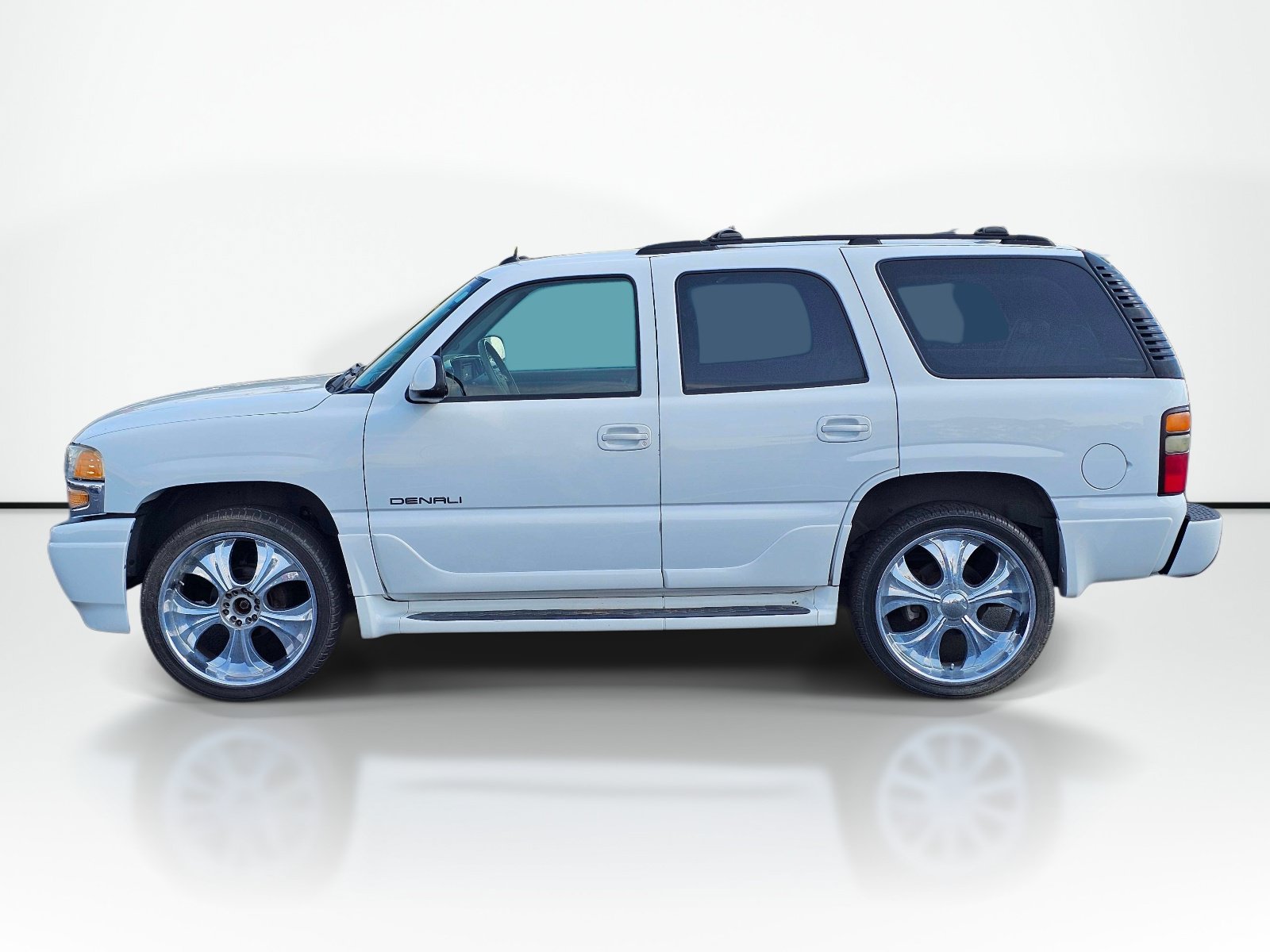 Used 2005 GMC Yukon Denali AWD/4WD image 13