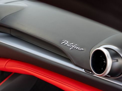 Used 2019 Ferrari Portofino RWD image 28