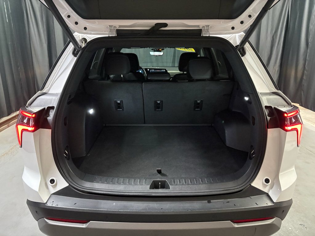 Used 2025 Chevrolet Equinox LT w/ Convenience Package II FWD image 24