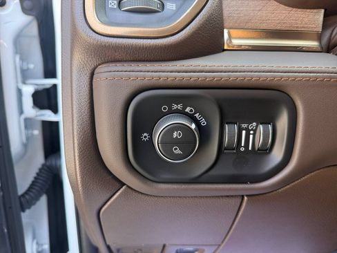 New 2025 RAM 2500 Limited AWD/4WD image 19