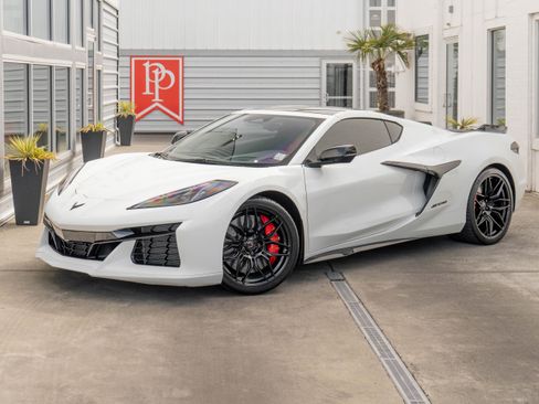 Used 2024 Chevrolet Corvette Z06 w/ Stealth Interior Trim Package RWD image 9