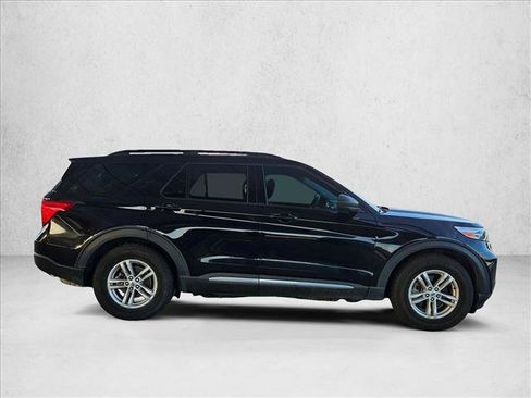 Used 2023 Ford Explorer XLT RWD image 4