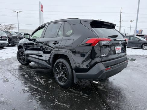 Used 2020 Toyota RAV4 XLE image 6