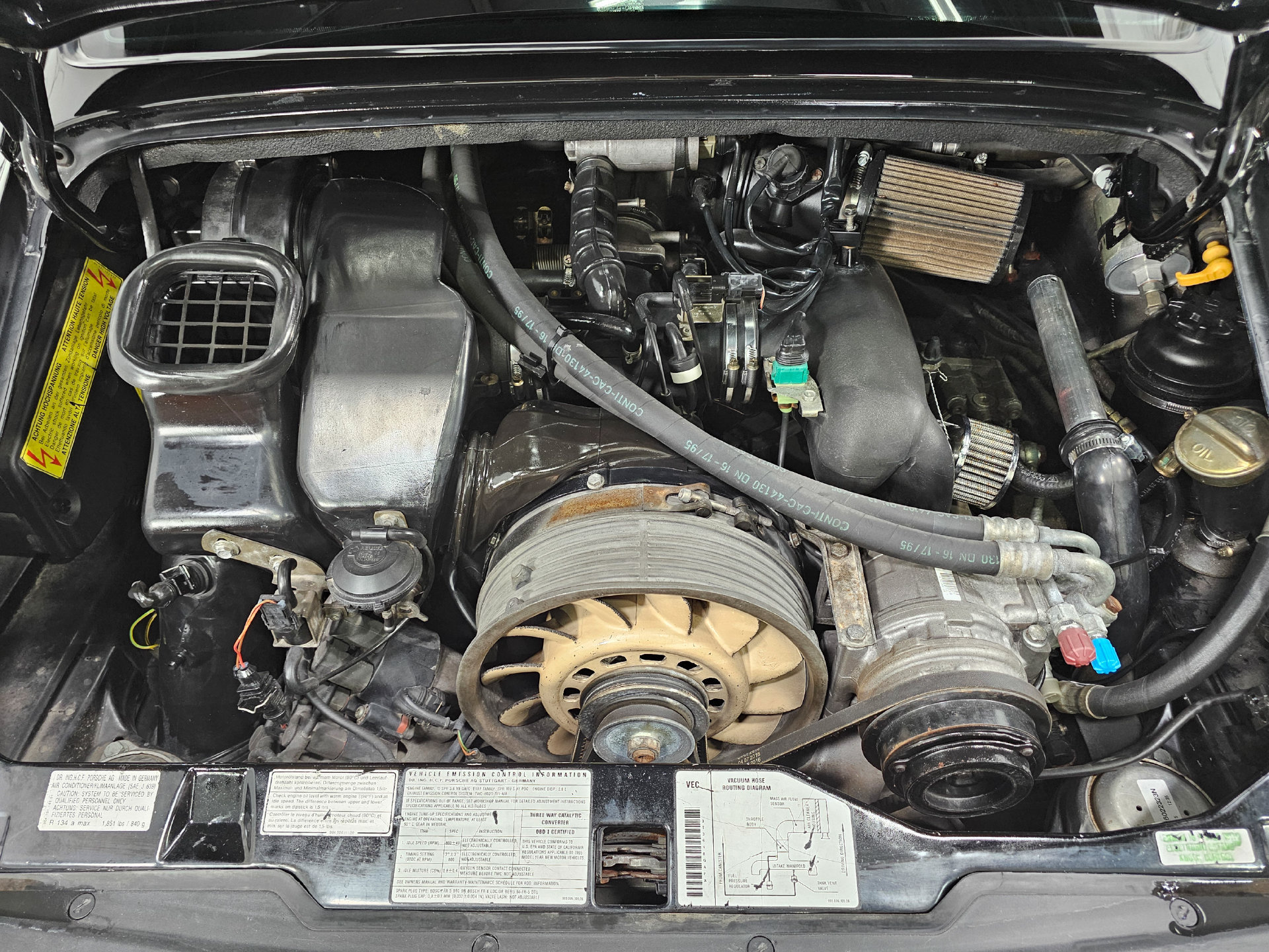 Used 1995 Porsche 911 Carrera RWD image 3
