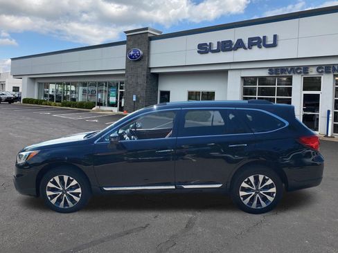 Used 2017 Subaru Outback 3.6R Touring AWD/4WD image 4