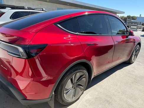 Used 2026 Tesla Model Y AWD image 4