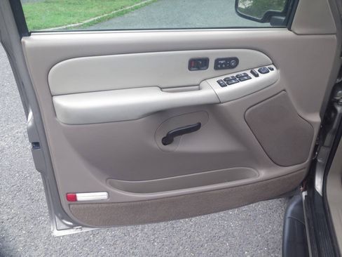 Used 2002 Chevrolet Suburban LT AWD/4WD image 24