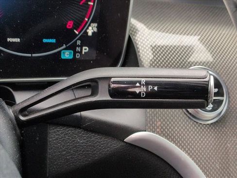 Used 2024 Mercedes-Benz GLC 300 4MATIC image 11