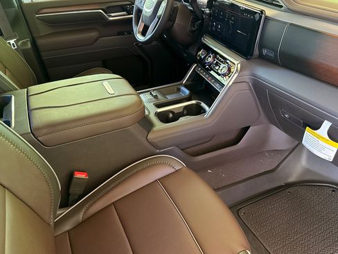 New 2026 GMC Sierra 2500 Denali w/ Denali Reserve Package AWD/4WD image 16