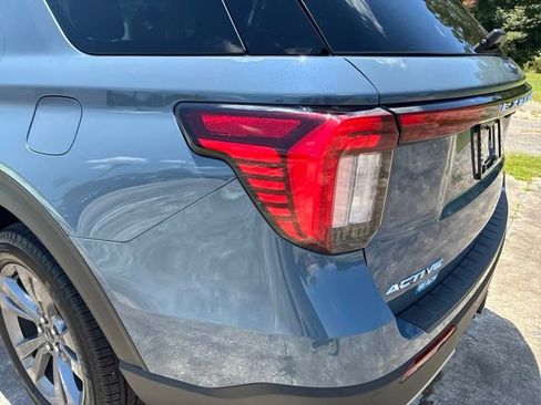 Used 2025 Ford Explorer Active w/ Active Comfort Package AWD/4WD image 13