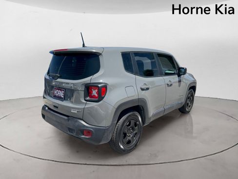 Used 2019 Jeep Renegade Sport FWD image 4