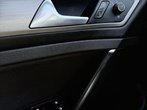 Used 2016 Volkswagen Golf Limited Edition image 16