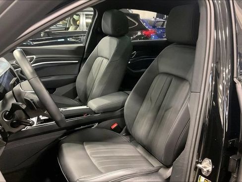 Used 2024 Audi Q8 e-tron Premium Plus w/ Premium Plus Package AWD/4WD image 25