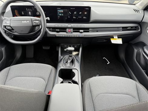 New 2025 Kia K4 LXS image 12
