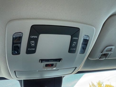 Used 2021 Toyota Sienna LE image 19