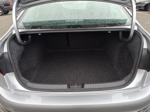 Used 2024 Volkswagen Jetta SE FWD image 13