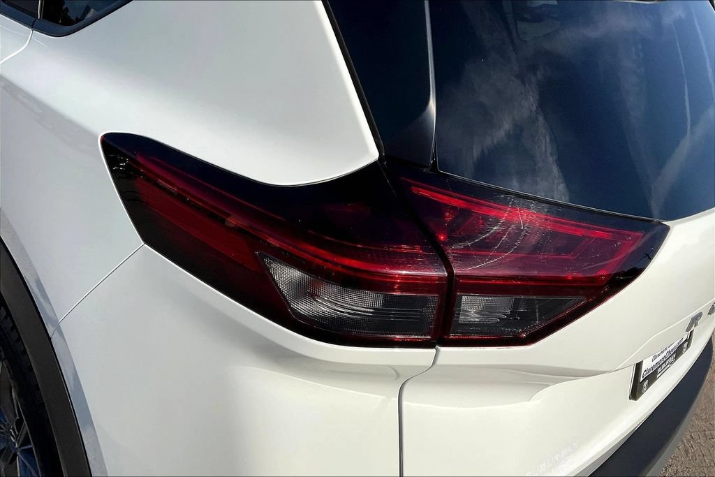 Used 2023 Nissan Rogue S AWD/4WD image 27
