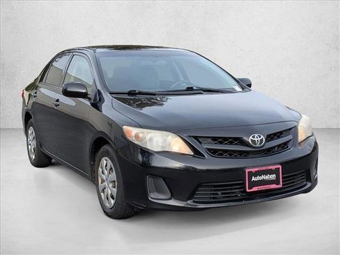 Used 2011 Toyota Corolla LE image 3