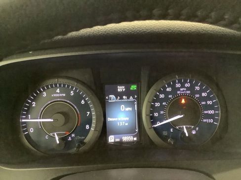 Used 2020 Toyota Sienna XLE FWD image 21