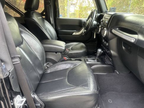 Used 2014 Jeep Wrangler Rubicon w/ Power Convenience Group AWD/4WD image 12