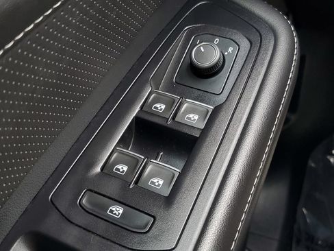 Used 2025 Volkswagen Atlas SE FWD image 23