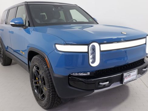 Used 2023 Rivian R1S Adventure image 5
