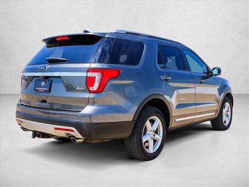 Used 2017 Ford Explorer XLT w/ Equipment Group 201A AWD/4WD image 5