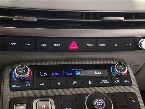 Used 2025 Hyundai Palisade SEL FWD image 13