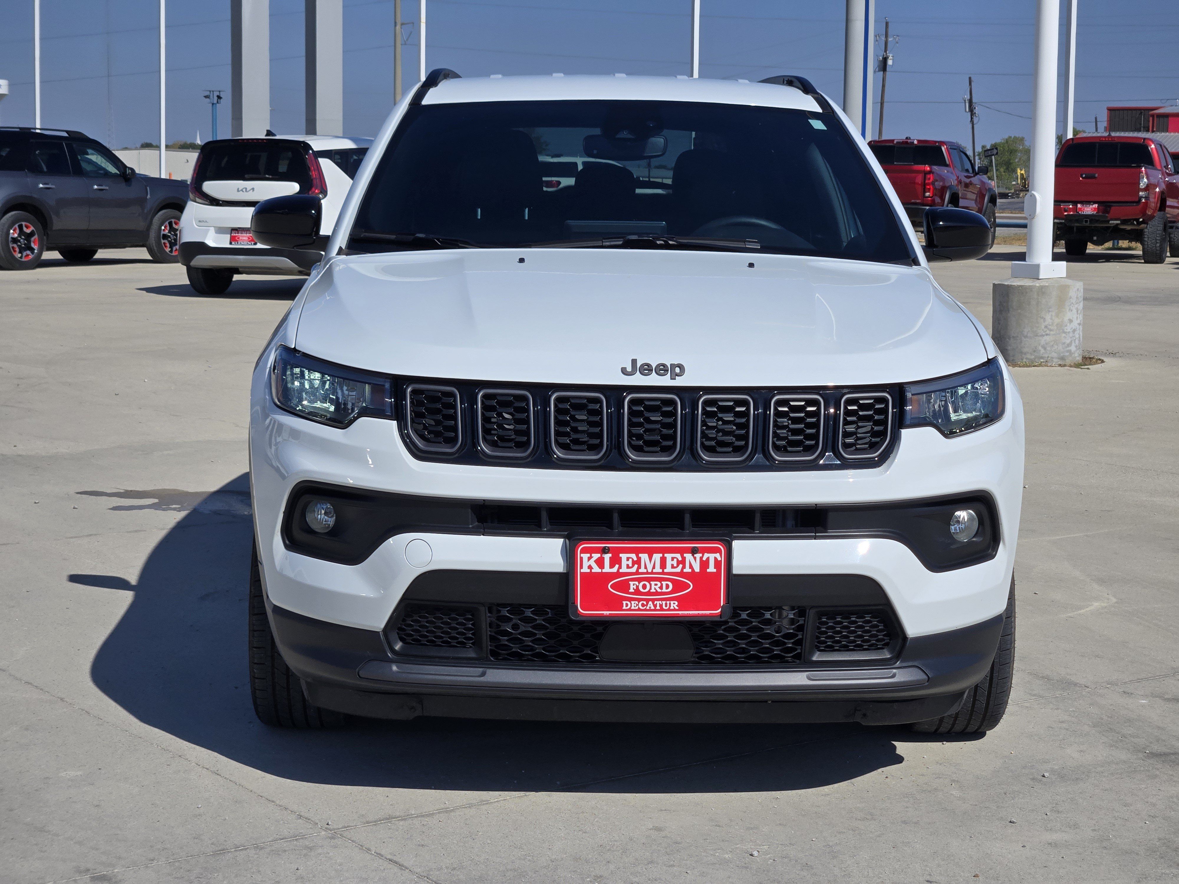 Used 2025 Jeep Compass Latitude w/ Convenience Group AWD/4WD image 2