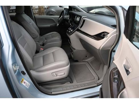 Used 2015 Toyota Sienna image 15